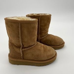 UGG Kids Classic ll ~ Chestnut ~ Size 8